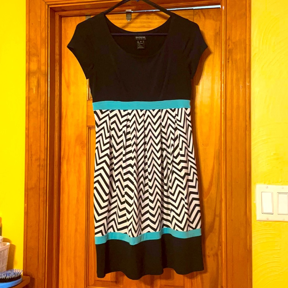 Pretty  navy blue, white and mint green short sleeve dress.